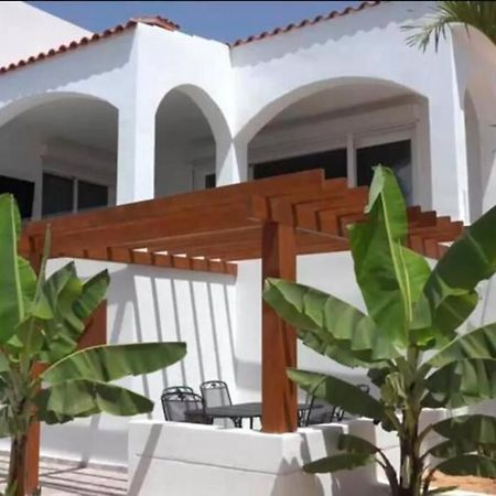 Gezellige Villa Met Prachtig Zicht En Zwembad อาโรนา ภายนอก รูปภาพ