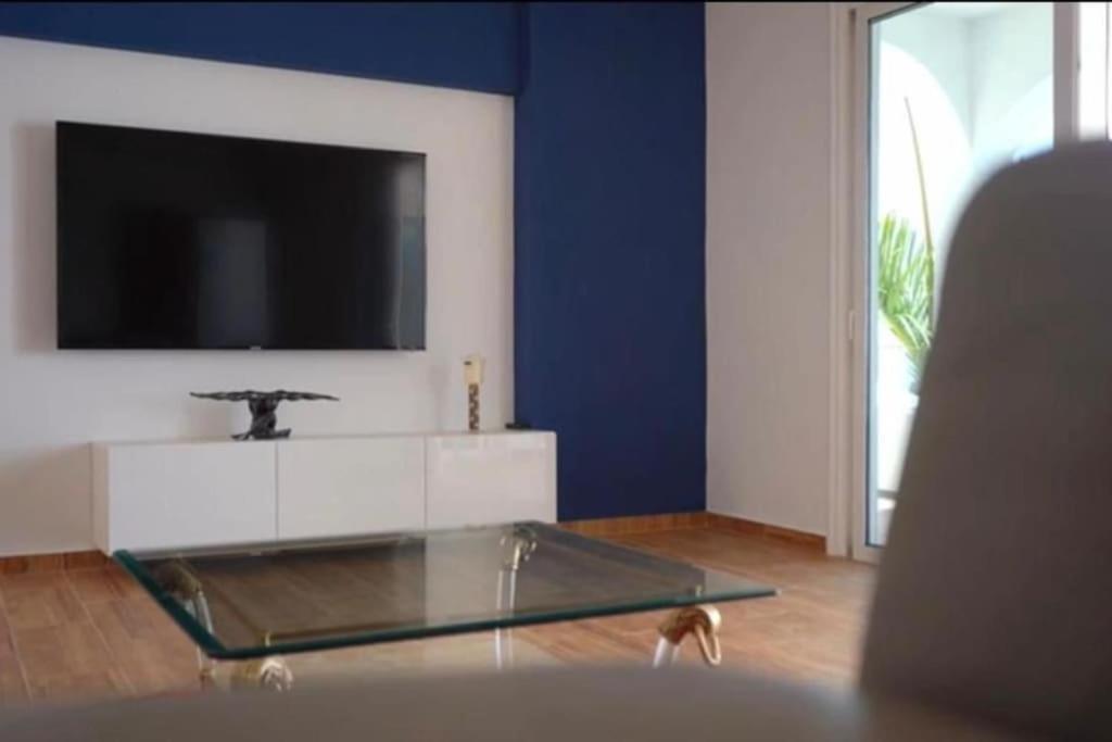 Gezellige Villa Met Prachtig Zicht En Zwembad อาโรนา ภายนอก รูปภาพ