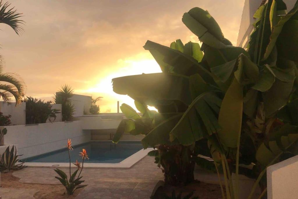 Gezellige Villa Met Prachtig Zicht En Zwembad อาโรนา ภายนอก รูปภาพ