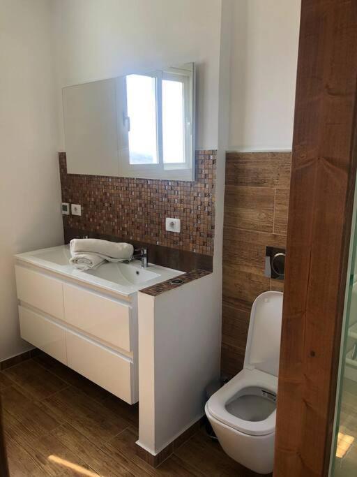 Gezellige Villa Met Prachtig Zicht En Zwembad อาโรนา ภายนอก รูปภาพ